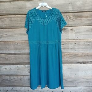 🆕 BLOOMCHIC Raglan Lace Midi Dress With Pockets